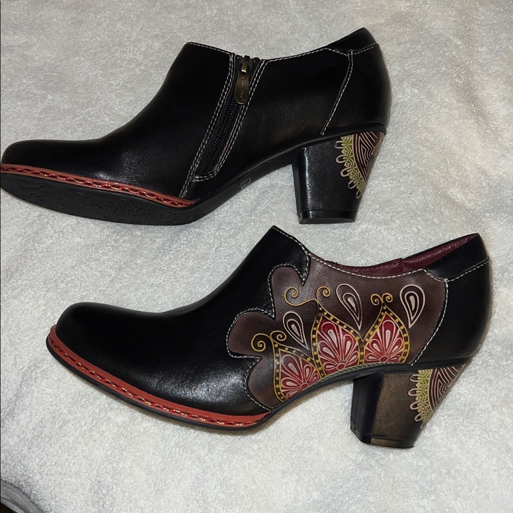 L'ATISTE Black Leather Spring Step ankle leather Booties - Picture 2 of 4